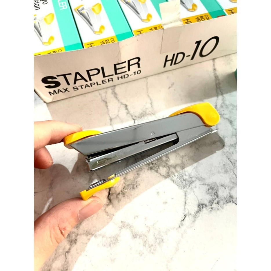 

staples/ stapler/ klip