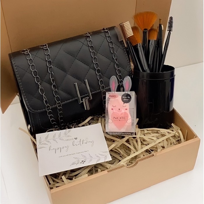 

Best Seller HAMPERS CEWEK / KADO CEWEK / GIFT BOX CEWEK / SPONS MAKE UP / BRUSH - PAKET 5, GRADUATION