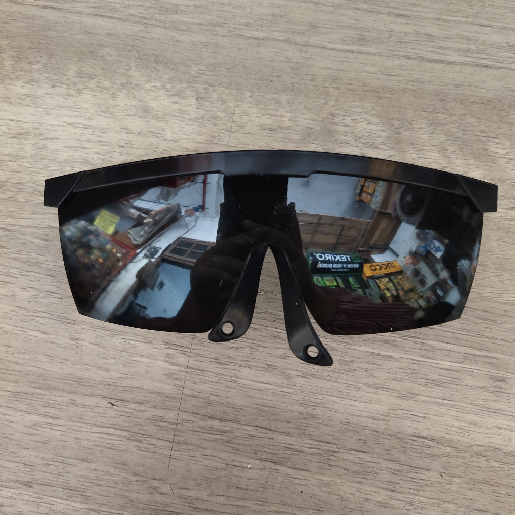 Kacamata Las Safety Hitam Pekat Anti Radiasi/Anti Pecah Hitam Pekat