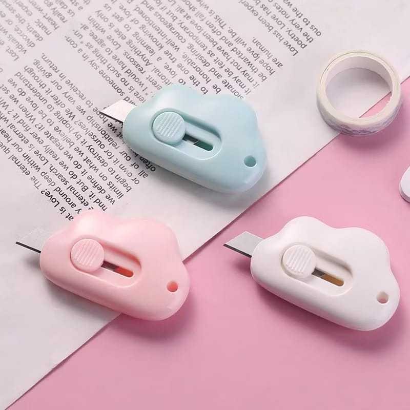 

Pisau Pemotong Mini Cutter Papper Cut Travel Cutter Pisau Silet Mini Portable Bentuk Awan Warna Pastel Lucu Unik Aesthetic Untuk Alat Tulis Kantor Untuk Souvenir Pernikahan / Papper Cut / Travel Cutter / Portable / Travel / Praktis S762