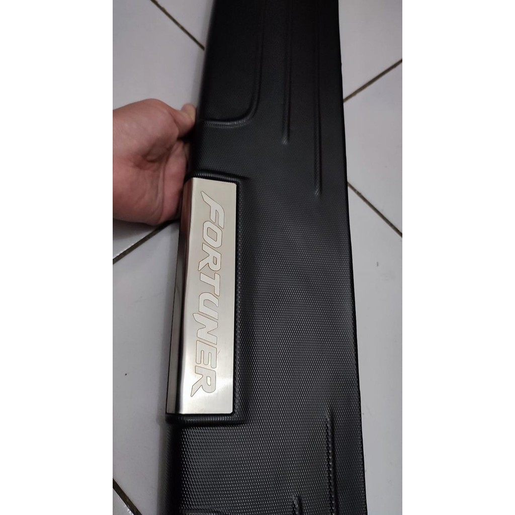 sillplate belakang fortuner 2004-2015 hitam
