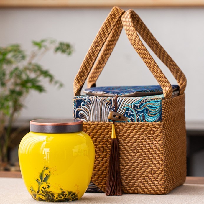 Guci Kecil Tempat Bumbu Kedap Udara Keramik Dibungkus Dengan Box Kain Premium Cocok Untuk Kado Arisa