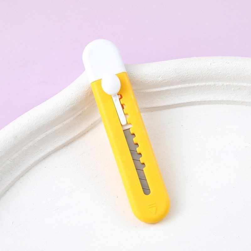 

segar.id - Cutter Mini Polos Simple Murah Pemotong Kertas Serbaguna COD