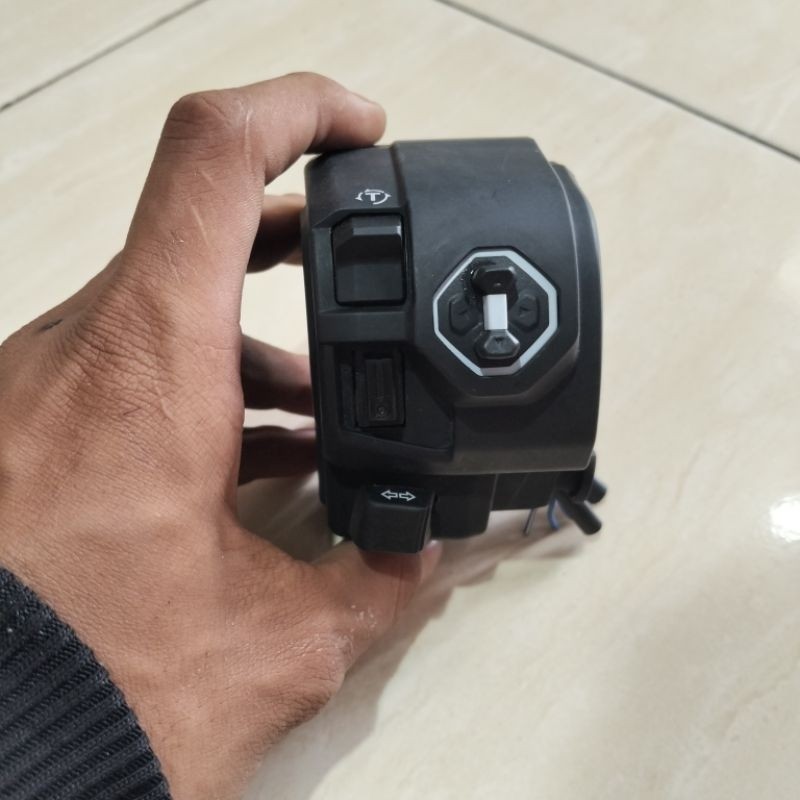 Saklar Holder kiri Pcx 160 Roadsync 2025