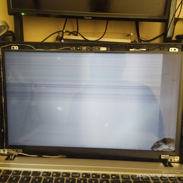 LED 15,6 inchi Slim pin 30 minus pecah