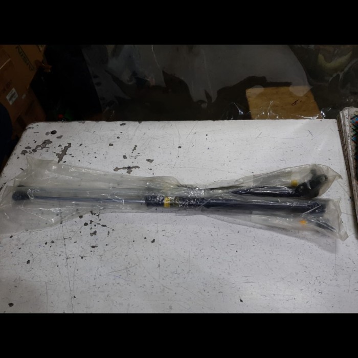 Shock kap mesin set Land Cruiser Cygnus UZJ100 berkualitas