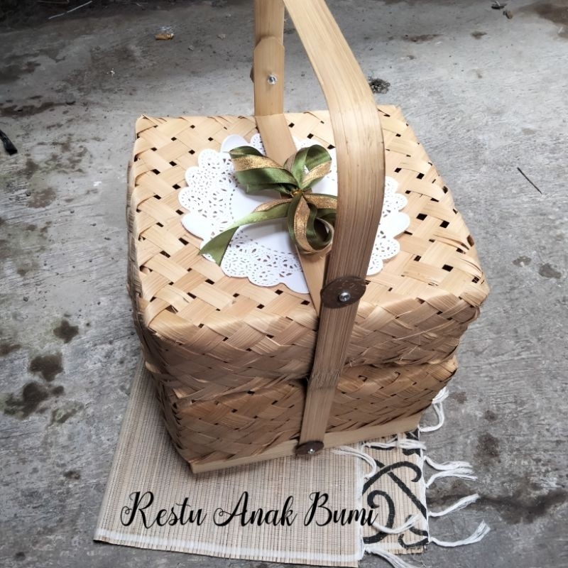 Besek cangking susun 2 besek arang arang free pita kertas ukuran 21x21 box mika | box hantaran bambu