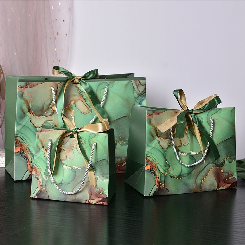 

Variant FC-311 -Paperbag - Paper bag - Paperbag Kado - Gift Bag - Premium PaperBag -Kantong Kado - Kantong Souvenir - Tas Kado Premium Souvenir Wedding - Goodie Bag - Paperbag Pita - PaperBag Tas Hadiah - PaperBag Premium Quality - Hadiah Wedding Souvenir