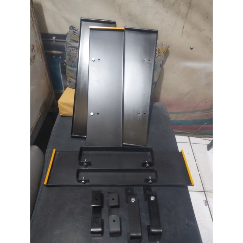 tatakan plat nomor mobil dinas + dudukannya