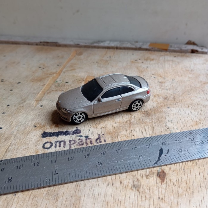 ZS35 diecast maisto BMW 1 series coupe bekas