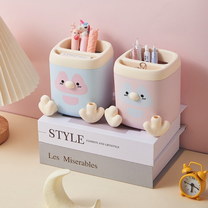 

Tempat Pensil Karakter Lucu Duduk Estetik Meja Belajar Anak Cewek Cowok Unik Multifungsi