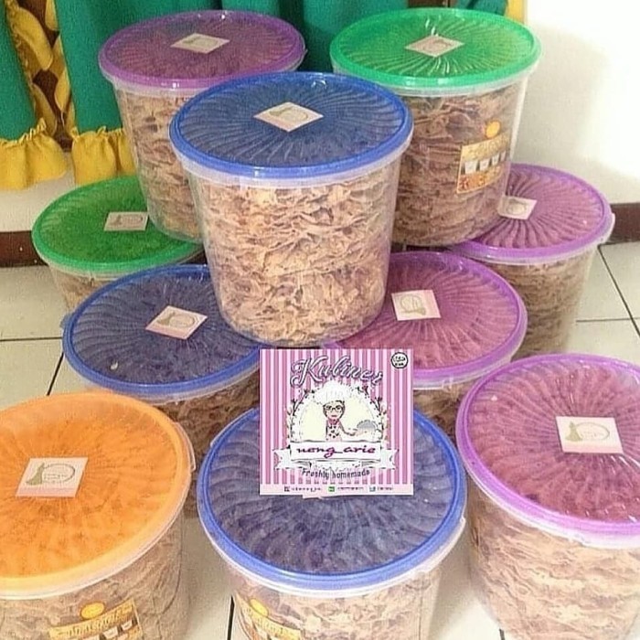 

peyek kacang tanah dan peyek rebon