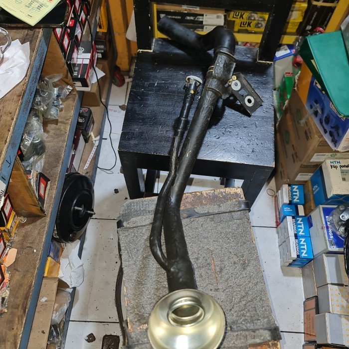Corong Tangki Pengisian Bensin Nissan Livina Original quality