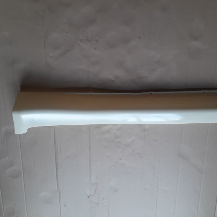 molding trispalang belakang kiri kijang krista