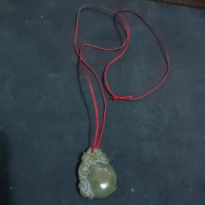 kalung batu giok tiongkok tali merah