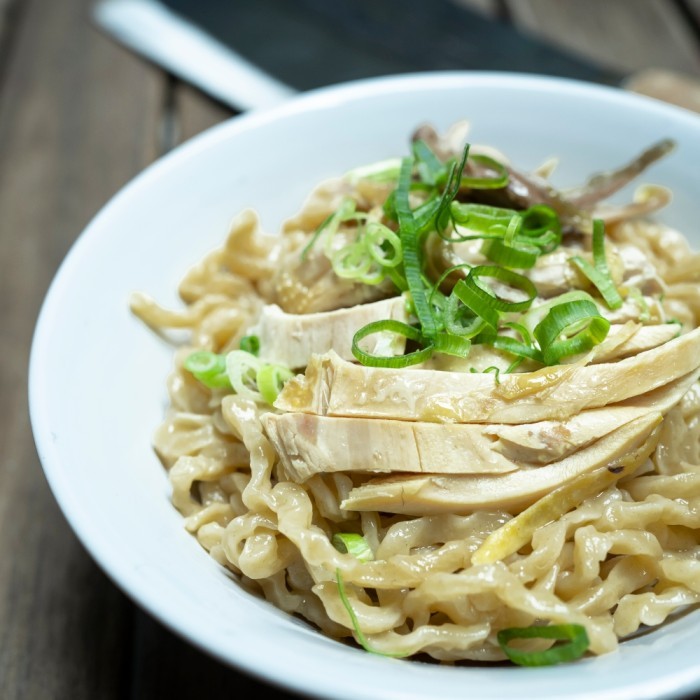 

Bakmi Karet Ayam Kampung Frozen (1 porsi)