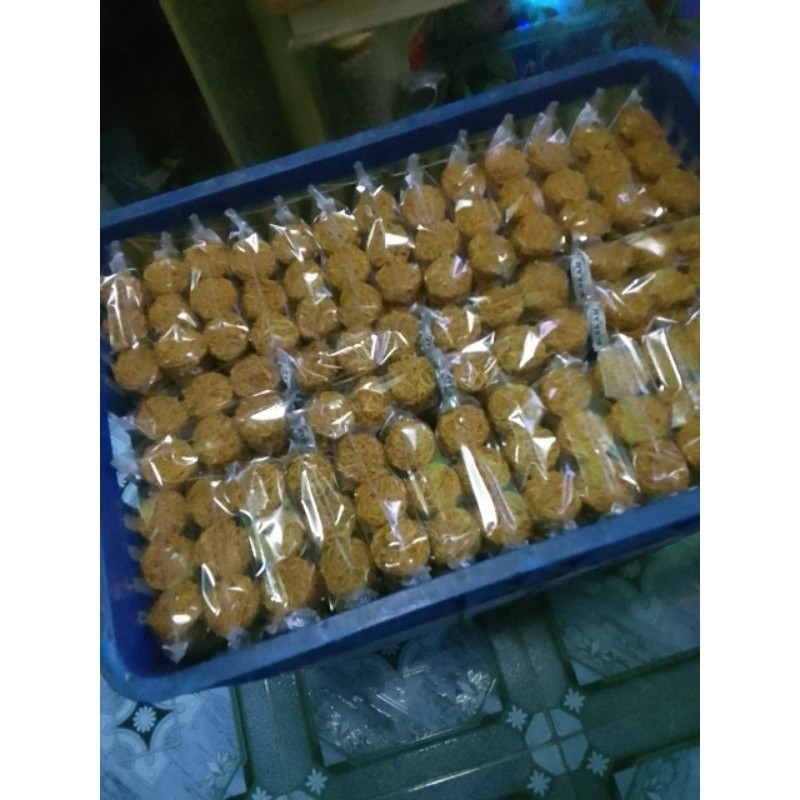 

1pak cemilan keremes ubi manis gula putih isi 10pcs
