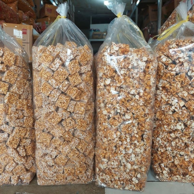 

1 BAL 1,5KG BRONDONG JAGUNG DAN BERAS ALMA.SNACK