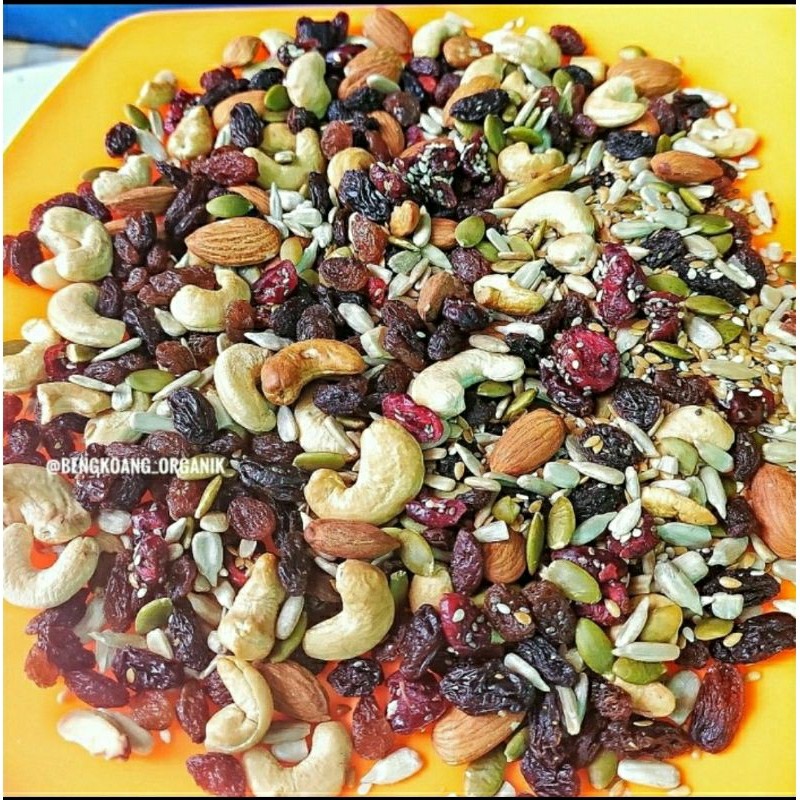 

SUPER TRAIL MIX 1Kg - Almond, Cranberry, Pumpkin Seed, Cashew, Raisin, Sunflower Seed
