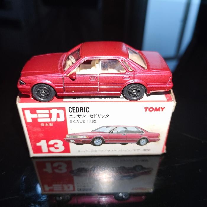 FG99 tomica 13 nissan cedric made in japan