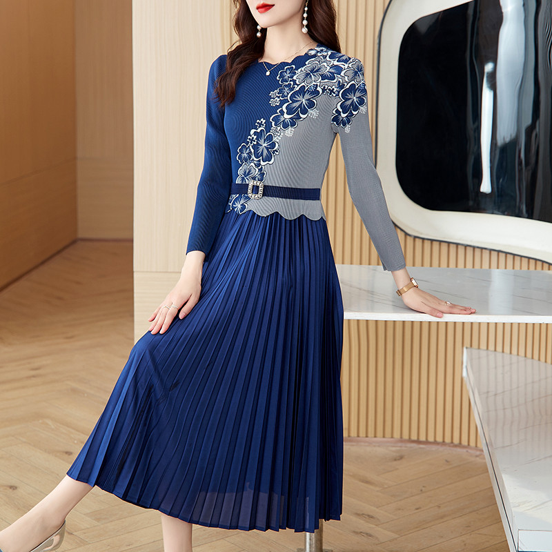 Gaun Lipit Kerah Bulat, Rok Lipit Setengah Panjang