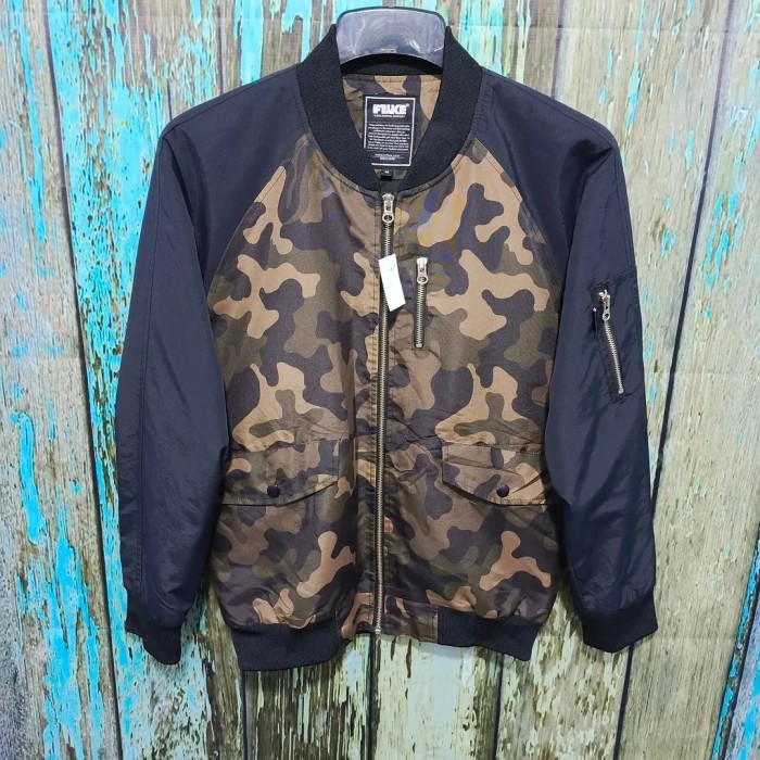 Jaket bomber FLUKE motif doreng kombinasi bagus mulus murah size L ( P 67cm L 54cm)