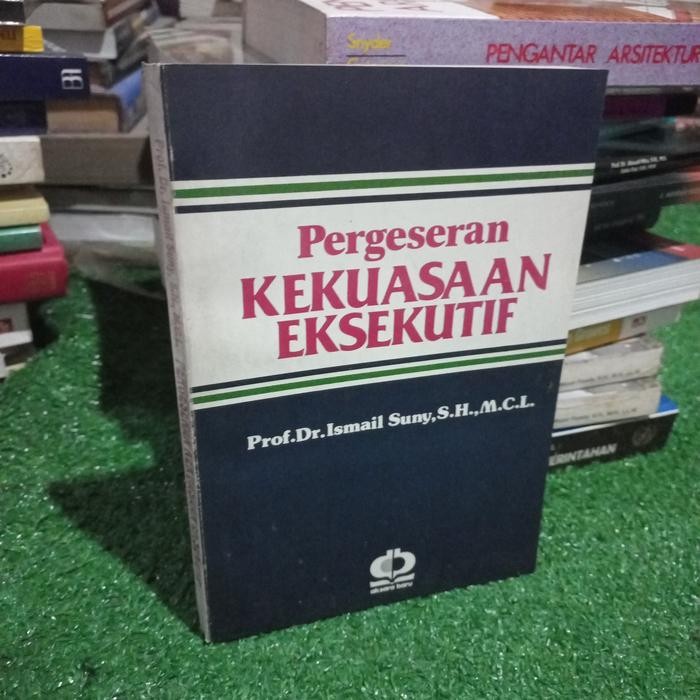 Buku Pergeseran Kekuasaan Ekskutif prof Dr Ismail Suny SH