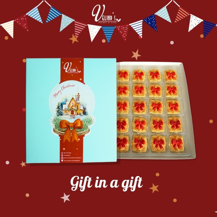 

Gifts in a Gift/ Velind's Bakery/Hampers/Parcel Natal/Kue Nastar/ Giftbox nastar