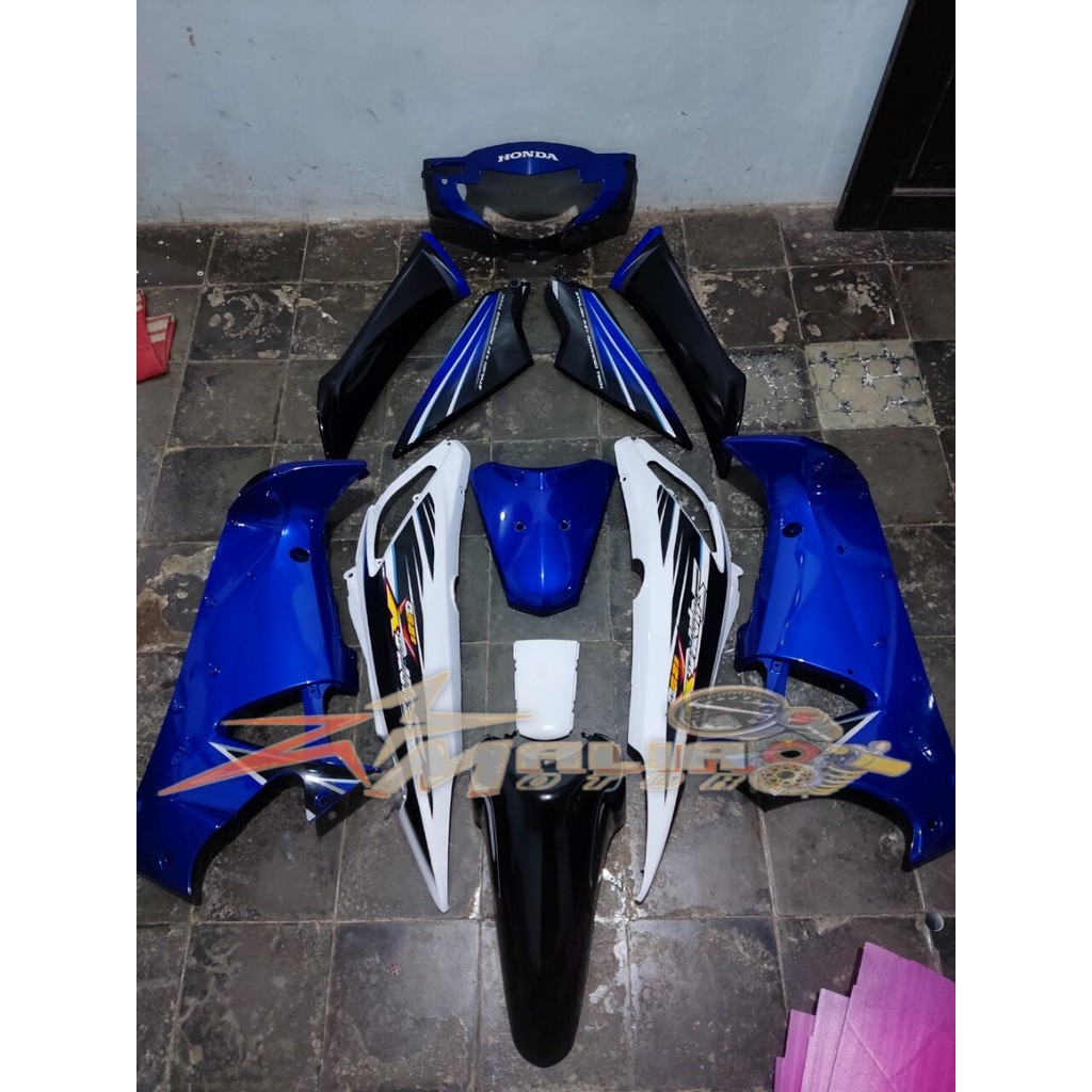 cover body fullset halus supra x 125 lama warna biru putih, body fullset supra x 125 lama warna biru