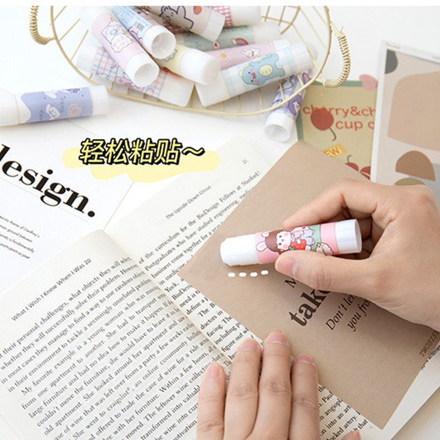 

Lem Perekat Kertas Glue Stick Lem Stik Batang Putar Sekolah Kantor Motif Korea Lucu 1021
