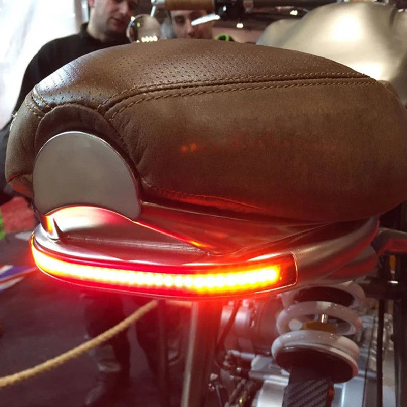 【Barang spot】1pcs Lampu Belakang Rem LED Scrambler Berubah Warna Merah Kuning untuk Sepeda Motor Bob