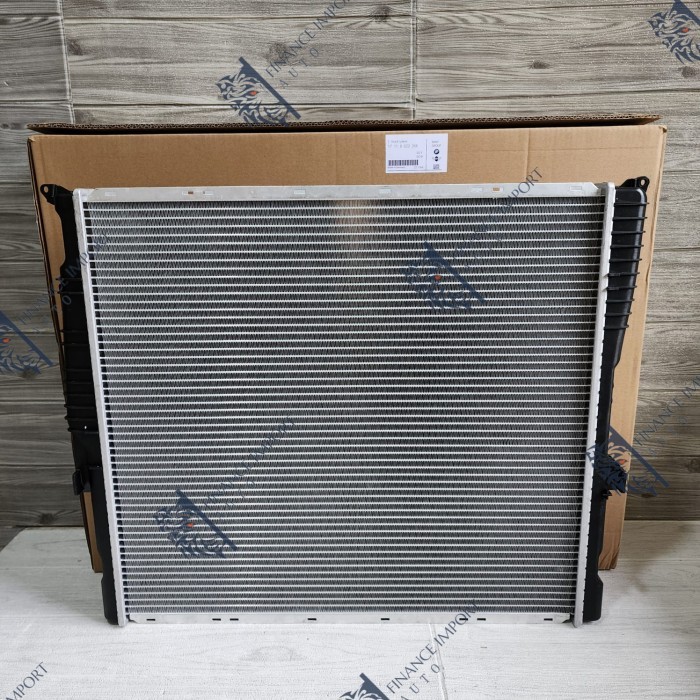 Radiator BMW X3 F25 X4 F26 Original Engine Cooling BMW X3 X4 17118623366