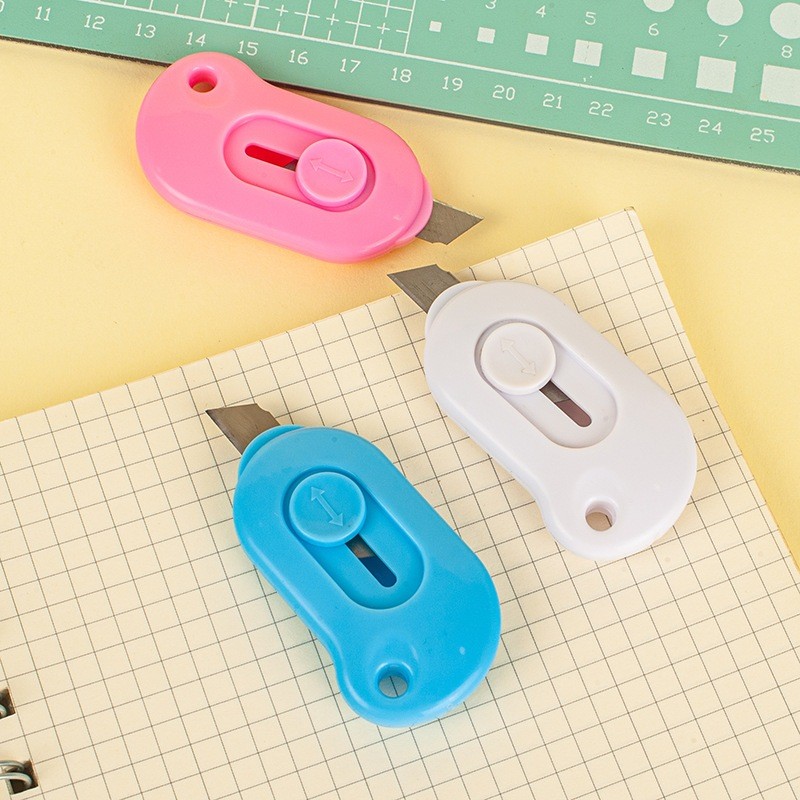

CUTTER MINI KARAKTER MOTIF OVAL LUCU SATUAN