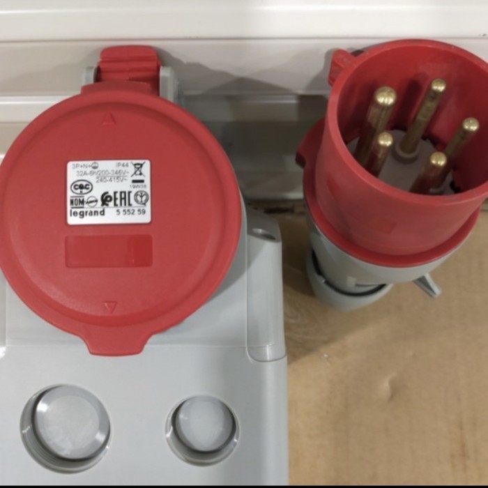 Satu set surface mounting legrand 32a 3phase 5pin ip44