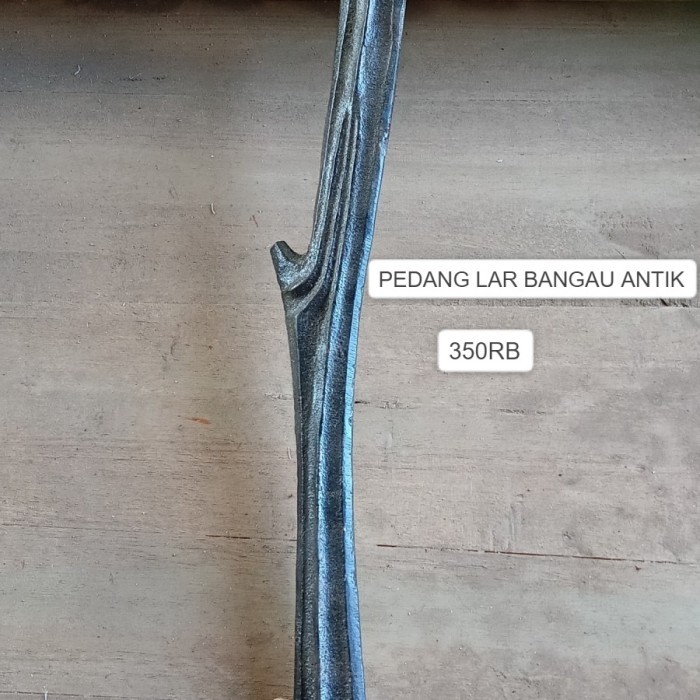 

pedang lar bangau keleng sepuh majapahit termurah milik prajurit majapahit bk Keris sengkelat majapahit mataram kartosuro kartasura Surakarta Yogyakarta nagasasra sabuk inten keris kriss nogososro emas perunggu patung wayang batik budaya jawa melayubali B