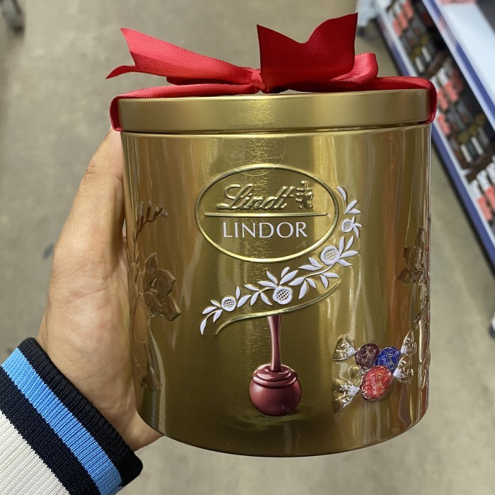 

Lindt Lindor Assorted Tin Mix / Cokelat Lindor / Coklat Lindor Aneka Rasa / 250 grm