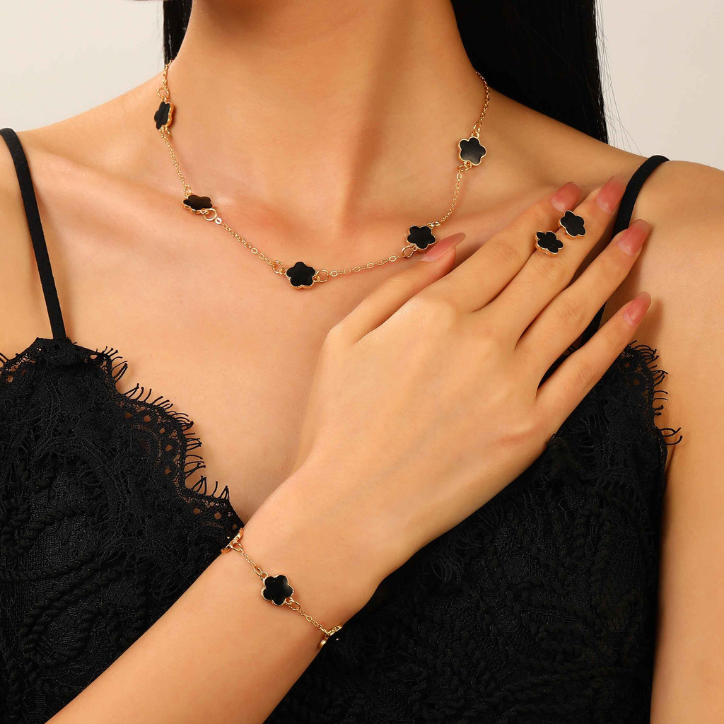 Set Perhiasan Kalung Subang Gelang Mata Hitam Titanium Bunga Clover Vintage Wanita Jewelry Set