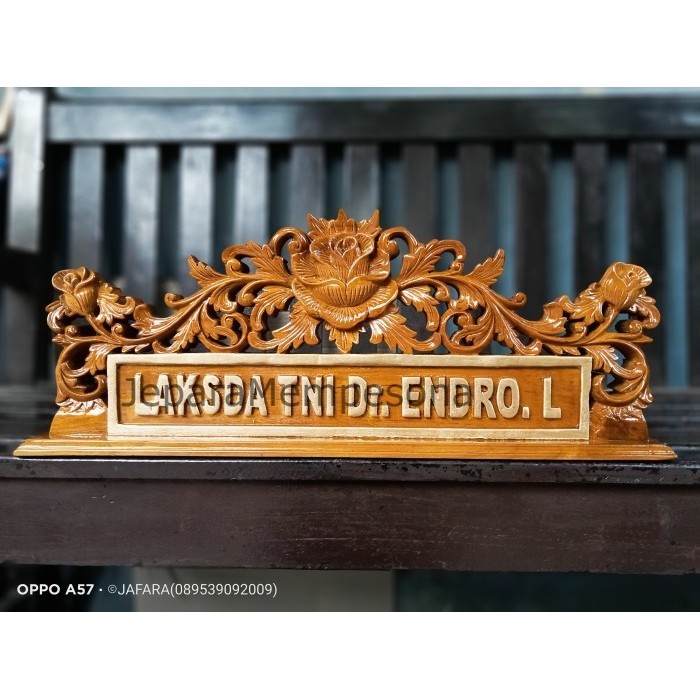 papan nama kayu ukir meja-papan nama jabatan ukir kayu jati custom