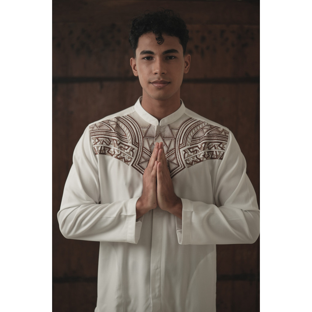 LARUSSO Kemeja Koko Bordir Lengan Panjang Pria  - White Maroon