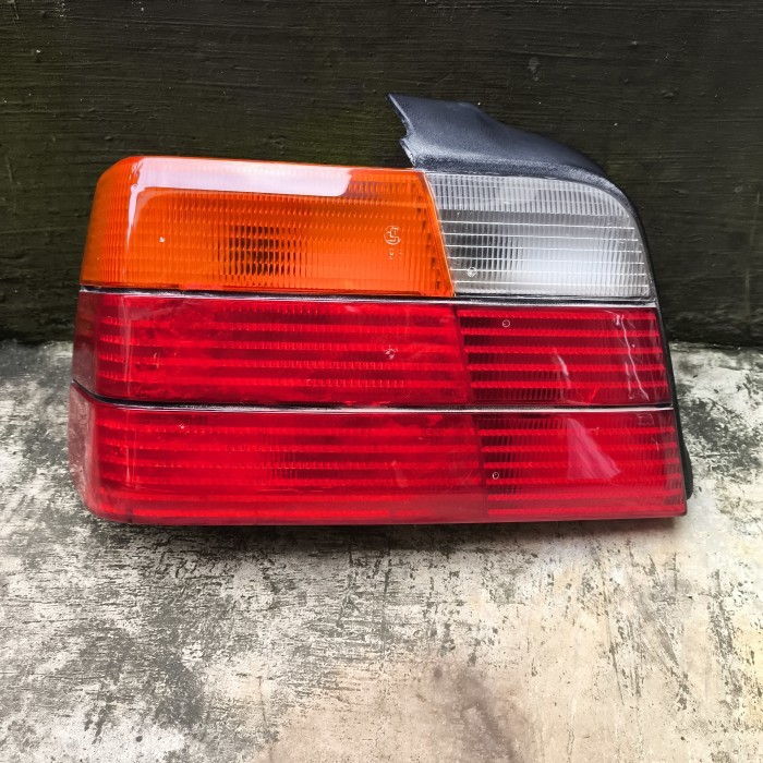 stoplamp lampu belakang BMW E36 KIRI