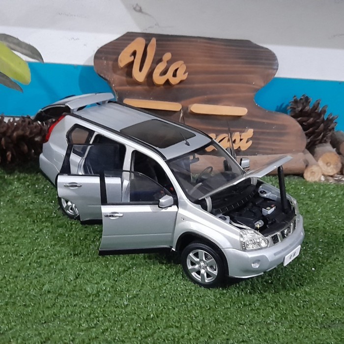 Die cast Nissan Xtrail T31 mainan anak skala 18
