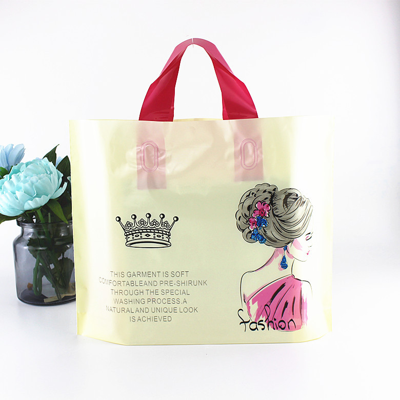 

2024 New Style Wholesale 50pcs/lot 33x25+7cm Princess queen crown Gift Packaging Bags With Flower Plastic New Year Gift Bags