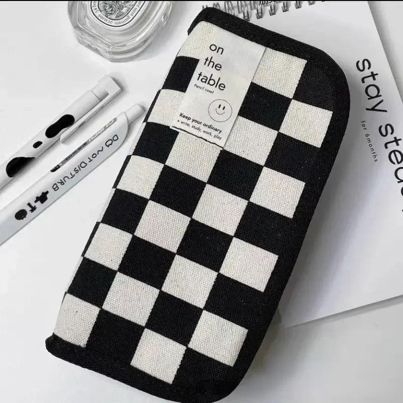 

2025 New 20cm Black and White Checkerboard Grid Large Capacity High Value Storage Pencil Bag Stationery Box
