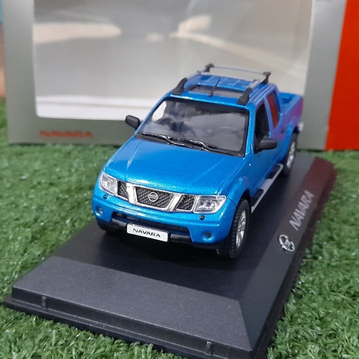 Die cast Nissan Navara Norev mainan anak skala 43