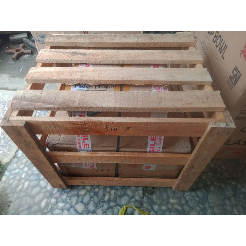 

Packing Kayu Besar Aman Untuk Barang 10kg+
