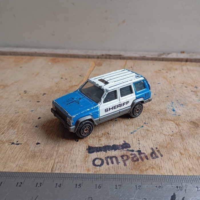ZS35 diecast majorette Jeep Cherokee minus