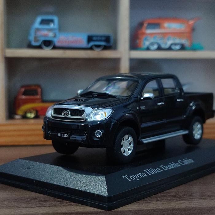 Diecast miniatur toyota hilux skala 1:43 Auto2000