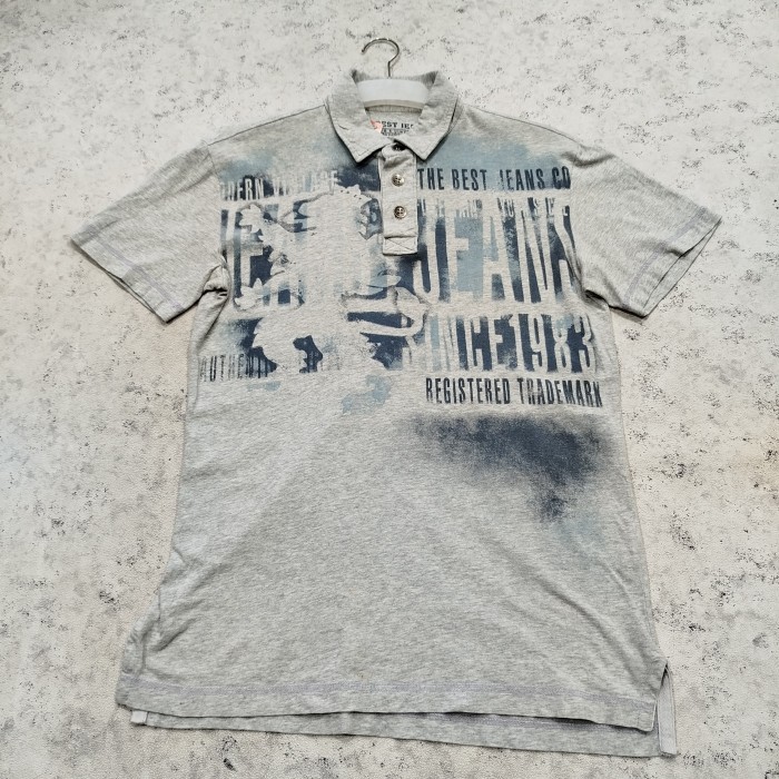 Kaos kerah THE BEST JEANS NEARBY