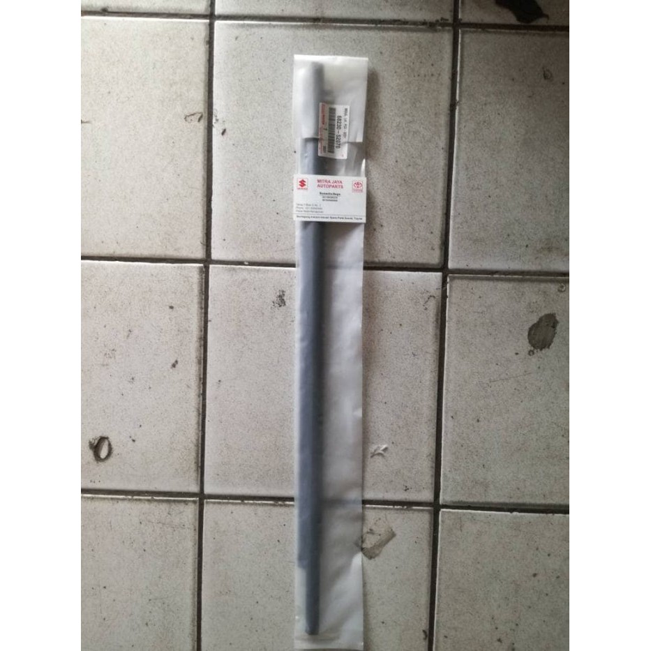 Pelipit/list kaca belakang kiri Toyota Ist quality