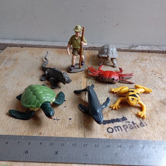 MAINAN 7 pcs figure hewan diorama safari ltd
